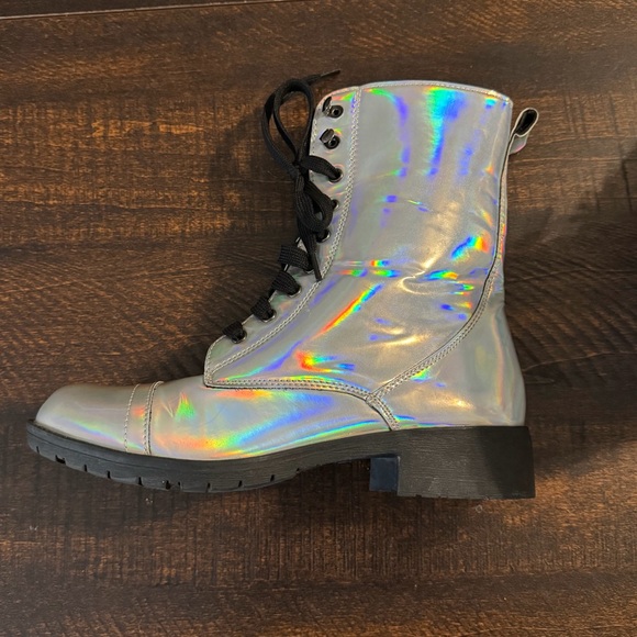 N.Y.L.A. Holographic Silver Iridescent Combat Boots Size 6 - Picture 6 of 11